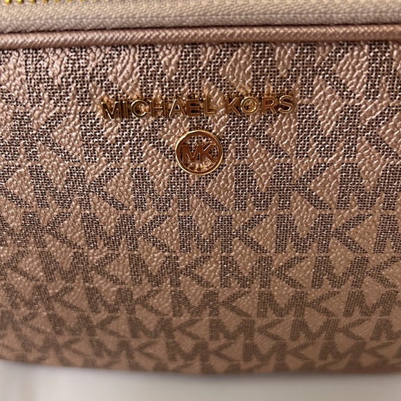NWOT Michael Kors, double zip wristlet - Picture 2 of 9